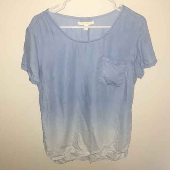 Francesca's Collections Tops - Chambray gradient top